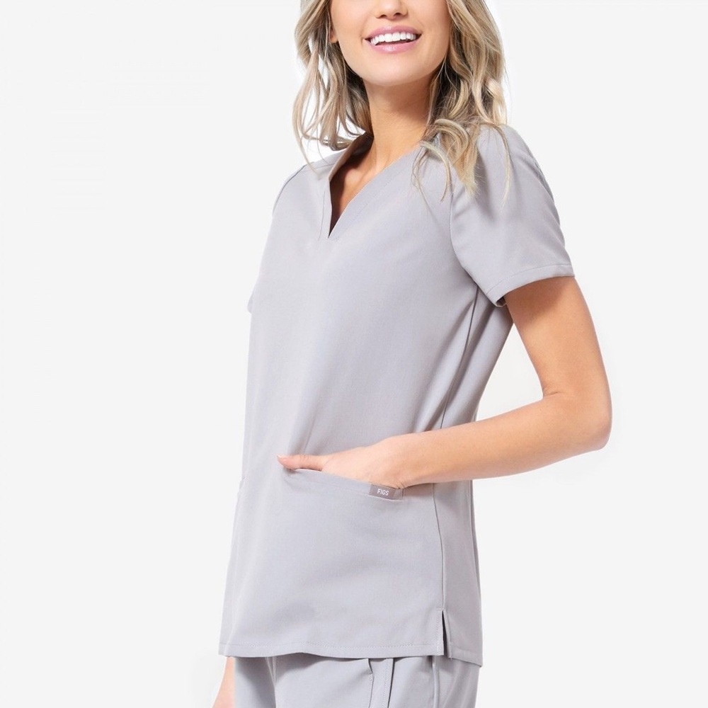 Figs scrub top 2 pocket cement